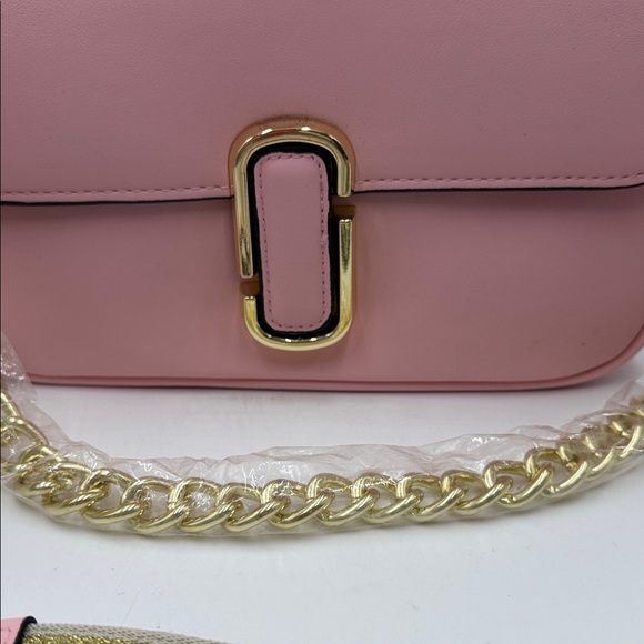 Marc Jacobs Pink Crossbody Bag with Gold Chain - Picture 2 of 6
